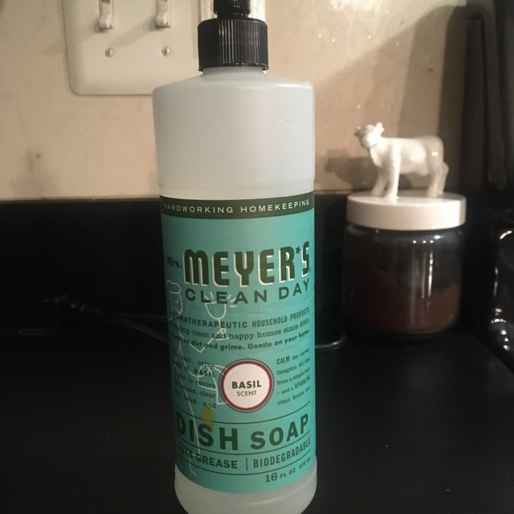review photo of Mrs. Meyer's Clean Day Clean Day Dish Soap basil shared by @erika1 on 29 Apr 2020 - review
