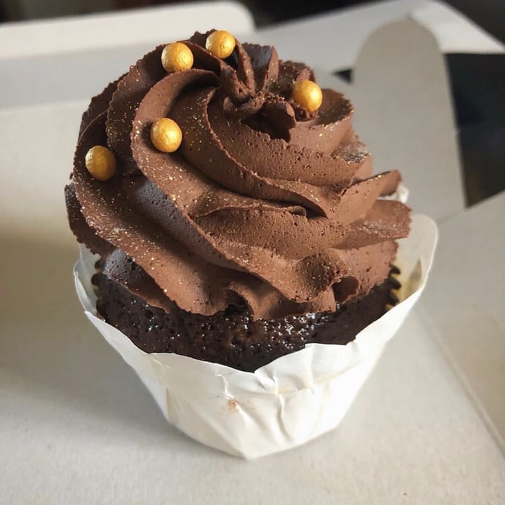 photo of Dolce Bakery Chocolate Cupcake shared by @capetownvegan on  03 Jul 2021 - review
