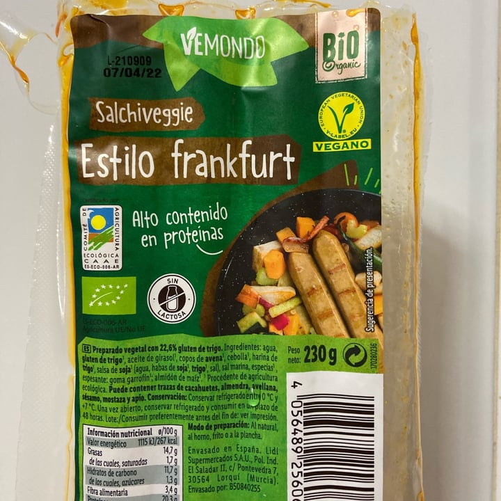photo of Vemondo Salchichas frankfurt shared by @veganwildce on  04 Oct 2021 - review
