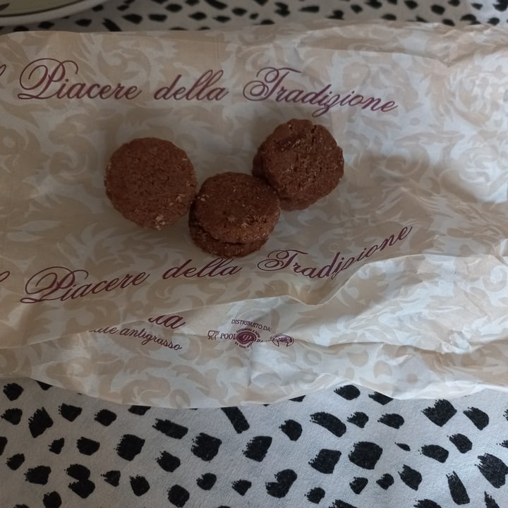 photo of Ratatouille vegan food baci di dama al cioccolato shared by @sunflower229 on  19 Oct 2022 - review