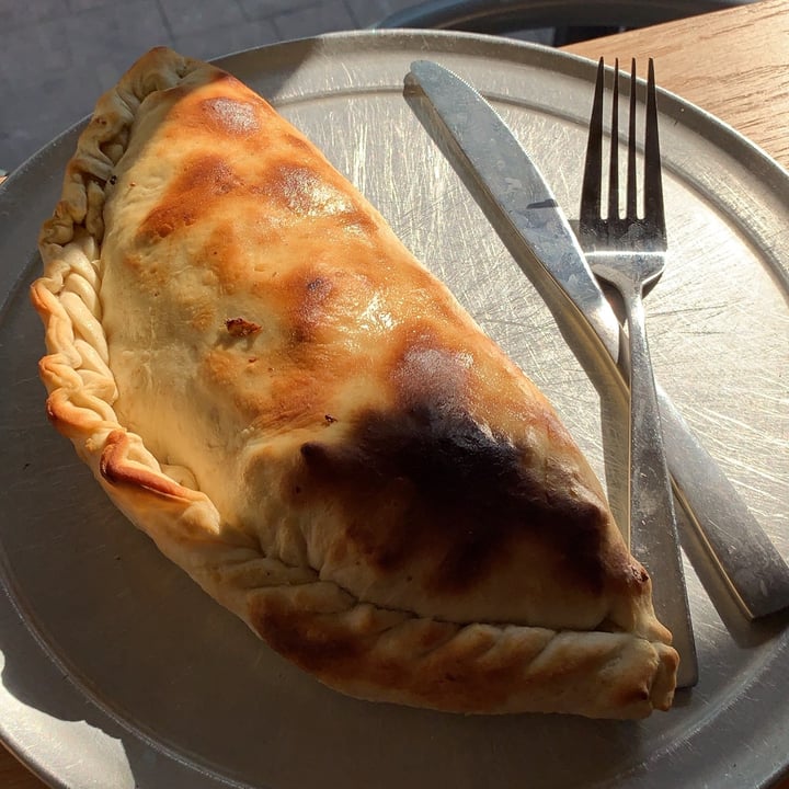 photo of Veggino's Pizza Calzone shared by @santiagoromo on  27 Dec 2020 - review