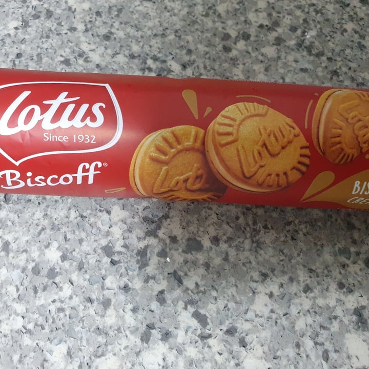 photo of Lotus Biscoff Biscoff Cream Sandwich Cookies shared by @mushroomtarian on  12 Nov 2021 - review