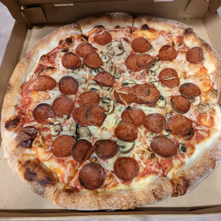 photo of Brick Oven Pizzeria Vegan Pepperoni & Vegan Supreme shared by @kornclown7 on  27 Nov 2022 - review