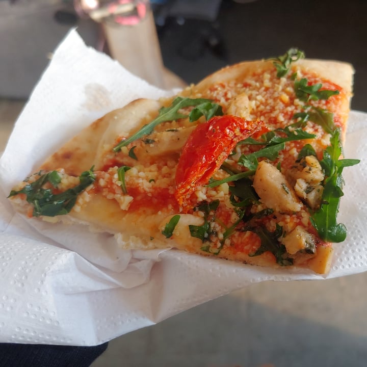 photo of Tottus Pizza vegana shared by @merlotta on  04 Oct 2021 - review