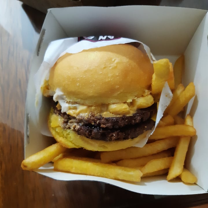 photo of Vegan Fox Hamburguesa Mac & Cheese shared by @verodamico on  21 Jun 2021 - review