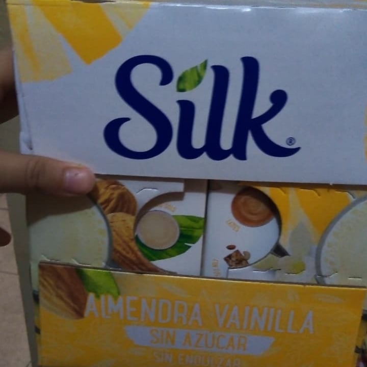 photo of Silk Almendra Sabor Vainilla shared by @amyvegann on  07 Oct 2021 - review