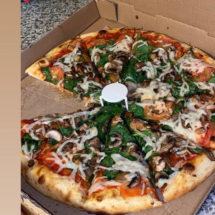photo of Vegan Pizza Pizza shared by @dinoqueen on  07 Dec 2020 - review