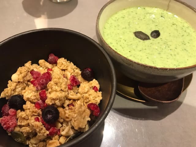 Foto del piatto “Granola & Smoothie”