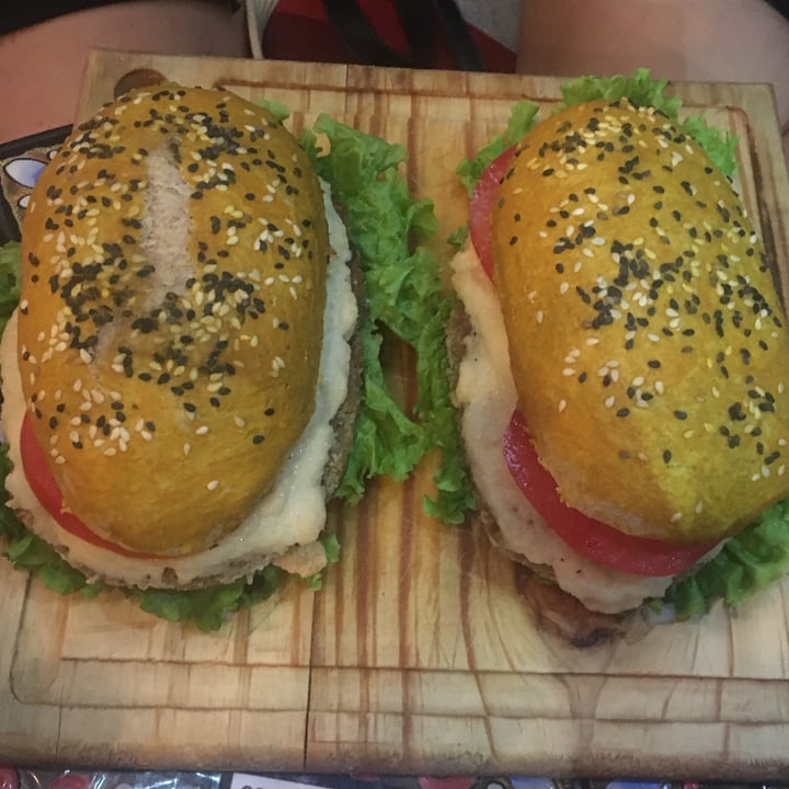 photo of OM - Vegan Coffe Shop & Beer Hamburguesa de Garbanzos shared by @lucy90 on  25 Apr 2021 - review