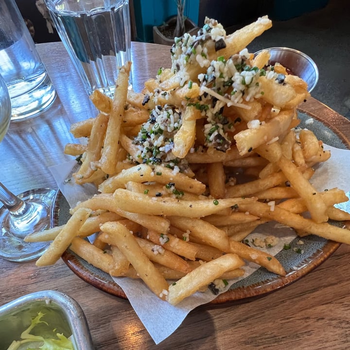 photo of Nic's On Beverly Truffle Fries shared by @deartaratran on  10 Apr 2022 - review