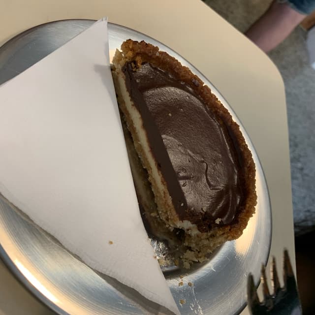 菜肴“Tartaleta De Chocolate Y Limón”的照片