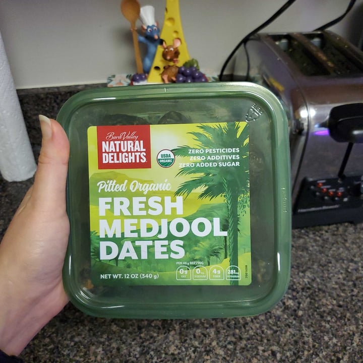 photo of Bard Valley Pitted Organic Fresh Medjool Dates shared by @lucyfoxx on  25 Sep 2020 - review