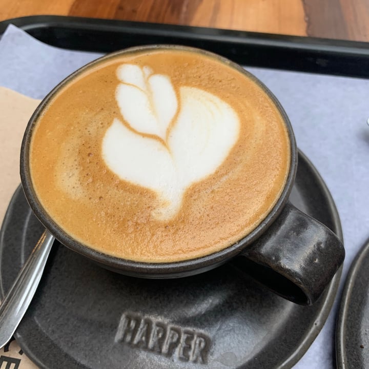 photo of Harper Juice & Coffee Café con leche vegetal shared by @daisunino on  08 Jun 2021 - review