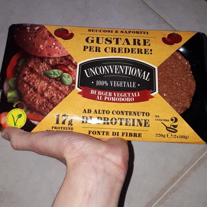 photo of Unconventional Burger Vegetale Al Pomodoro - Tomato Burger shared by @giuliasmart on  07 Dec 2022 - review