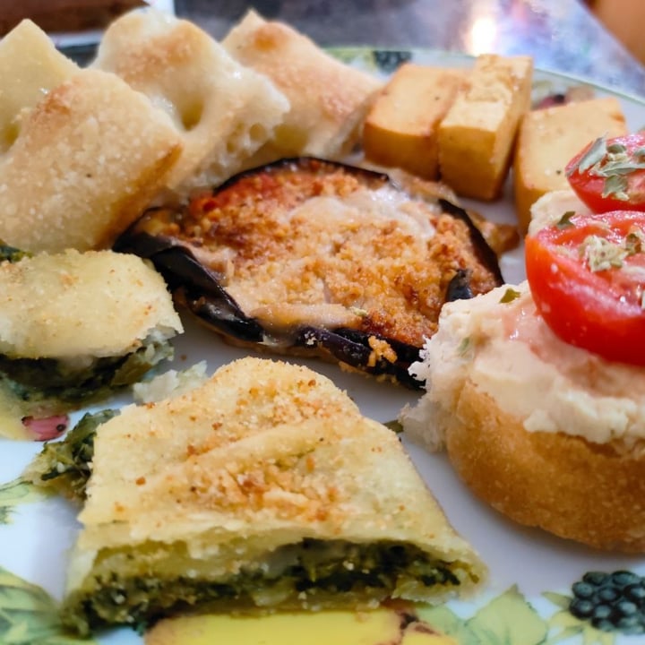 photo of Bar Trattoria Splendor Aperitivo Vegano shared by @denyg on  24 Jun 2022 - review