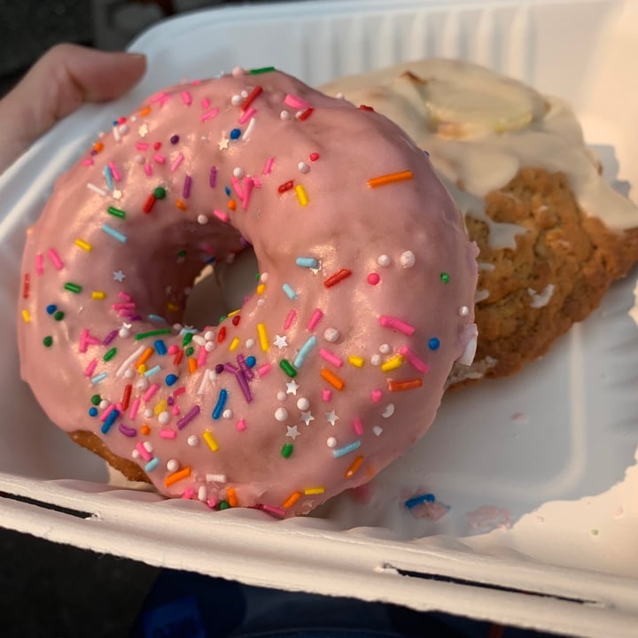 photo of Fern Cafe and Bakery Unicorn Donut shared by @courtneygauthier on  16 Aug 2021 - review