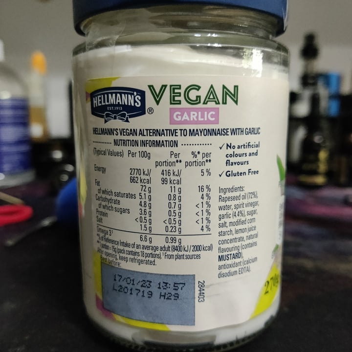 photo of Hellmann’s Vegan Garlic Mayo shared by @lysergicmo on  15 Oct 2022 - review