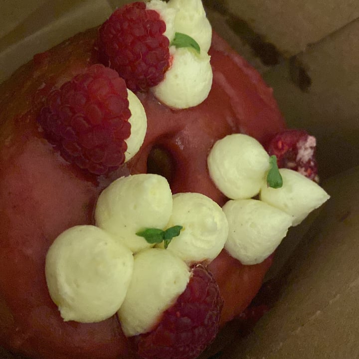 photo of Scoop 'n Dough Raspberry Donut shared by @annabubi on  01 Nov 2022 - review