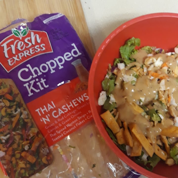 photo of Fresh Express Thai 'n' Cashews shared by @hannahamell on  11 Oct 2021 - review