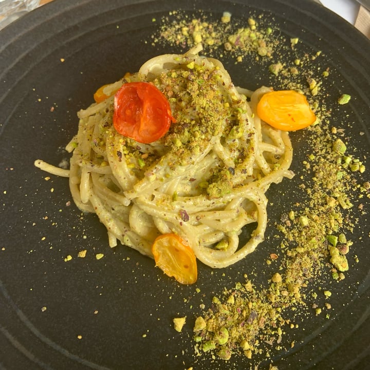 photo of Nativa Ristorante Spaghettoni al pesto di pistacchio e ciliegini gialli shared by @elisa98 on  15 Apr 2022 - review