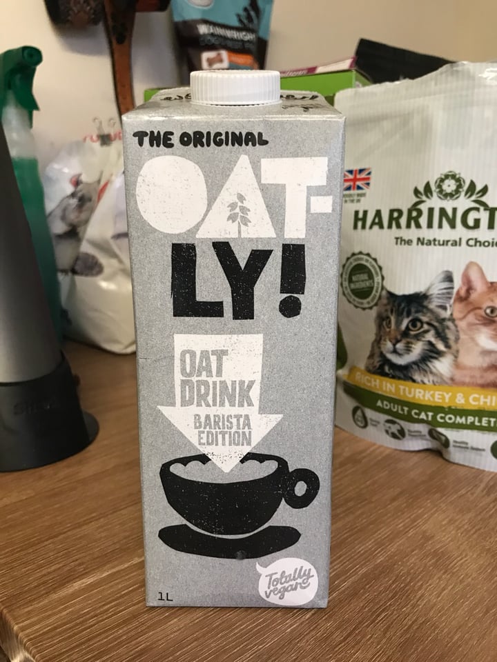photo of Oatly Oat Drink Barista Edition  shared by @salemsclaws on  15 Mar 2020 - review