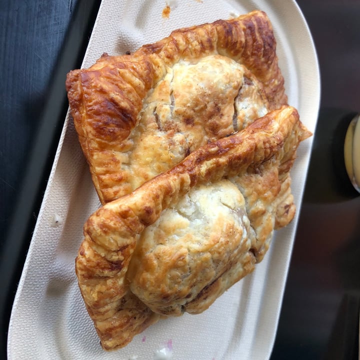 photo of The Fussy Vegan Apple Pie shared by @vexedsnowflake on  20 Apr 2021 - review