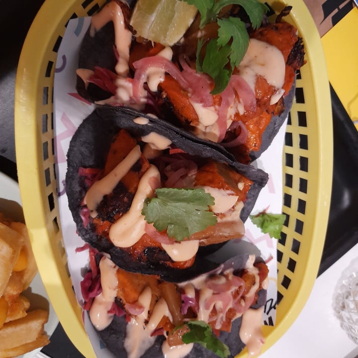 review photo of Deer Mama Vegan Mylk & Burger Bar “chicken” Tacos shared by @annathebanana on 09 Sep 2020 - review