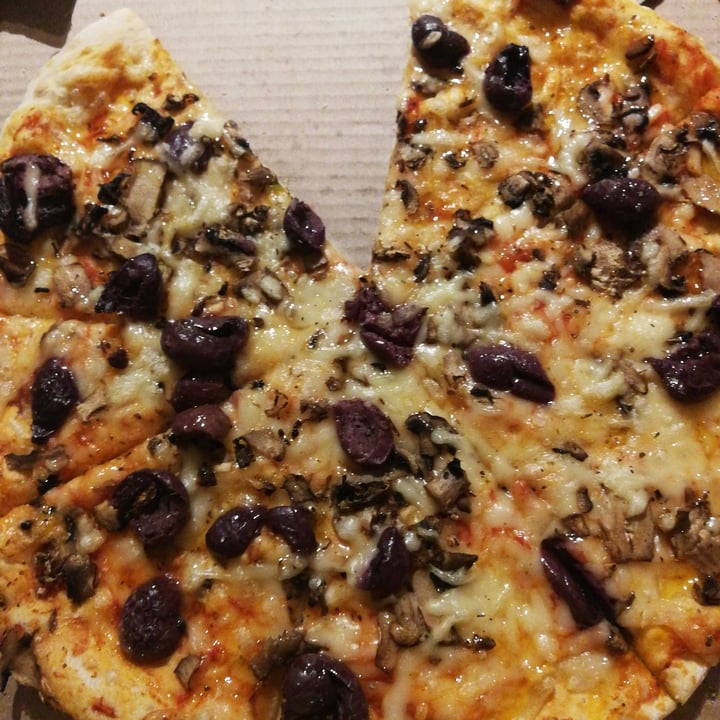 photo of Panarottis Cape Gate Vegan Margherita shared by @marisaweber on  30 Jul 2020 - review