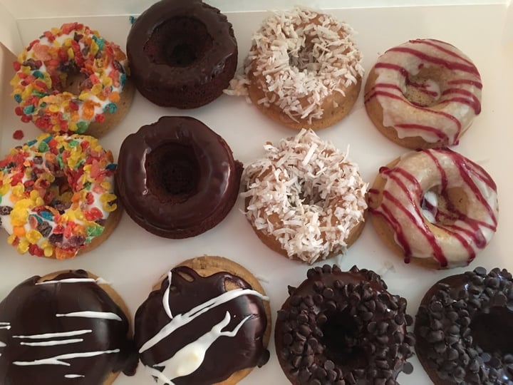 photo of Glazed Doughnut Shop 12 Vegan Doughnuts Assortment shared by @kdszel on  22 Feb 2020 - review