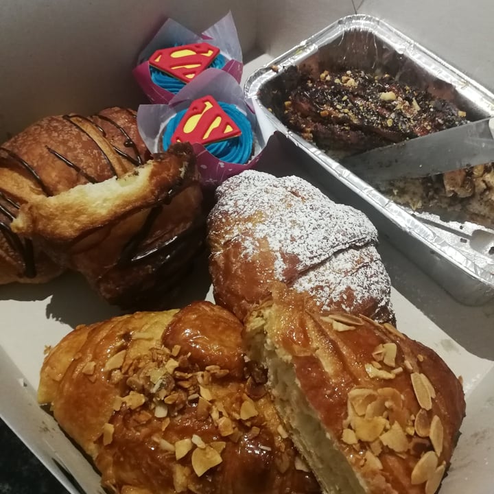 photo of Dolce Bakery Almond Croissant shared by @kelseyhilts on  27 Jul 2020 - review
