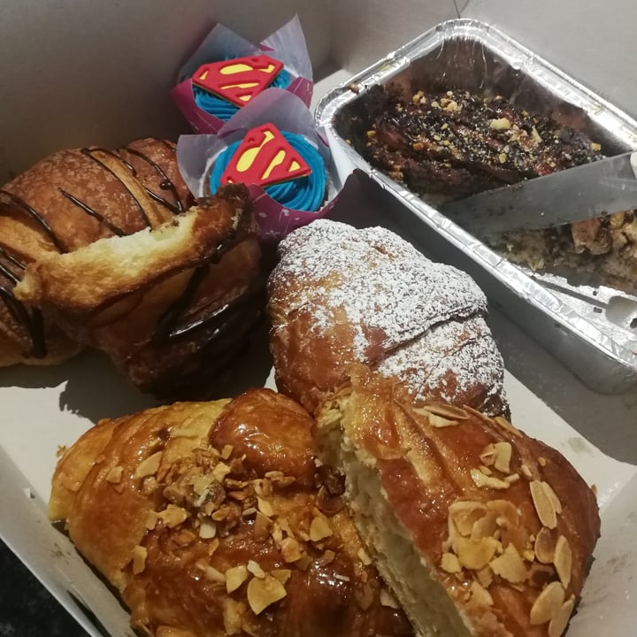 review photo of Dolce Bakery Almond Croissant shared by @kelseyhilts on 27 Jul 2020 - review