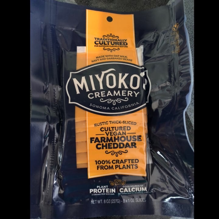 review photo of Miyoko's Creamery Cultured Vegan Farmhouse Cheddar Slices shared by @punkintatertot on 26 Apr 2020 - review