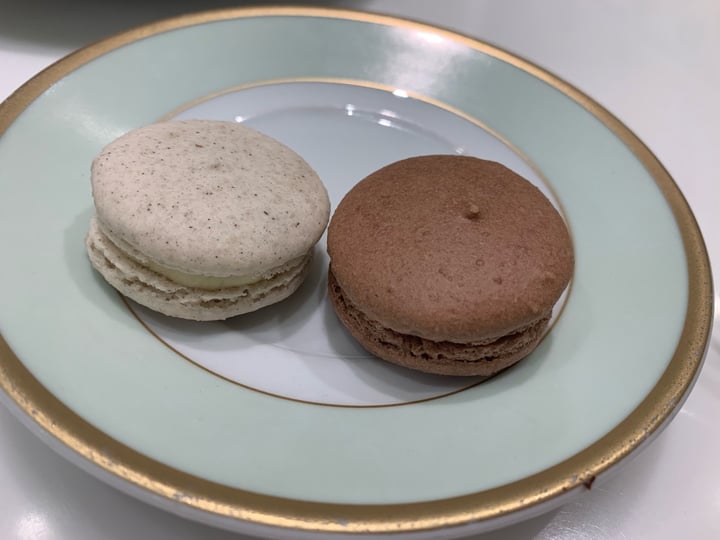 photo of Ladurée Beverly Hills Vanilla Macaron shared by @palaklunia on  29 Sep 2019 - review