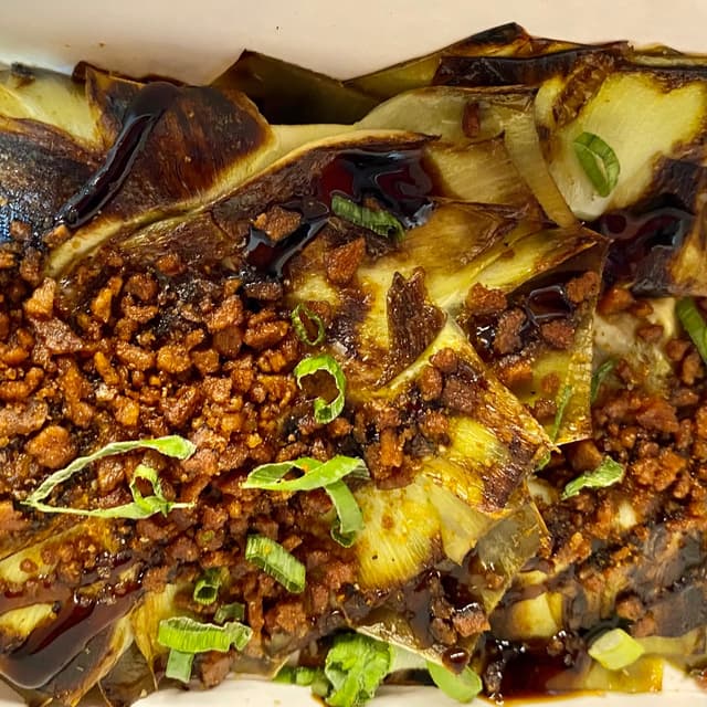 菜肴“Alcachofas confitadas a la plancha”的照片