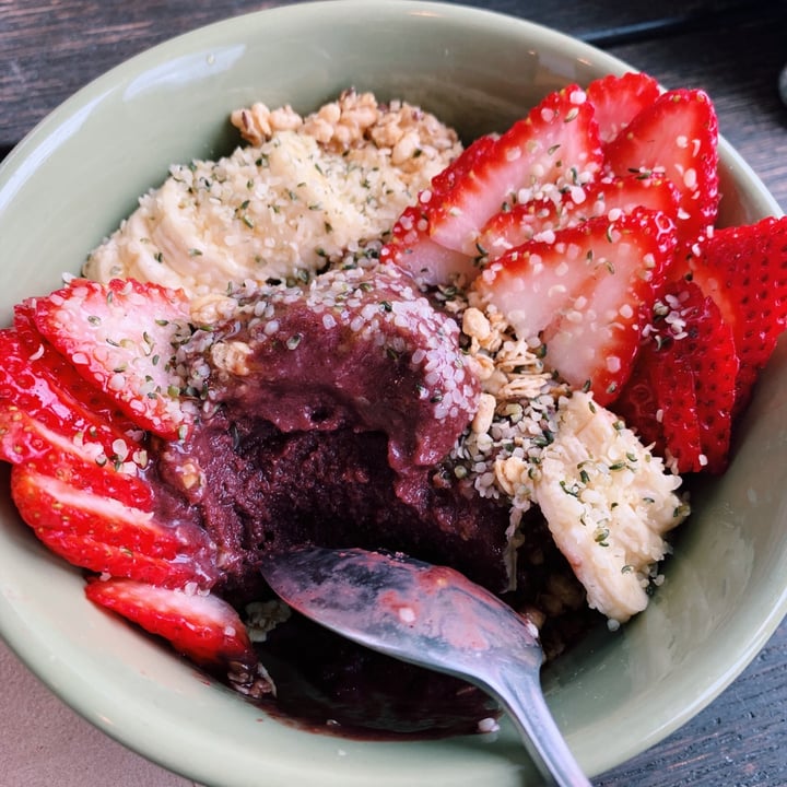 review photo of Ubatuba Acai Açaí Bowl shared by @veganhotchip on 29 Nov 2020 - review