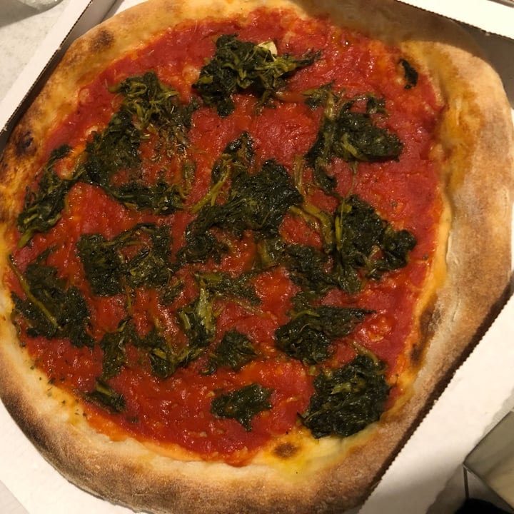 photo of Ai 4 Assi Pizza Solo Pomodoro Con Friarielli shared by @vittoria19 on  27 Aug 2022 - review