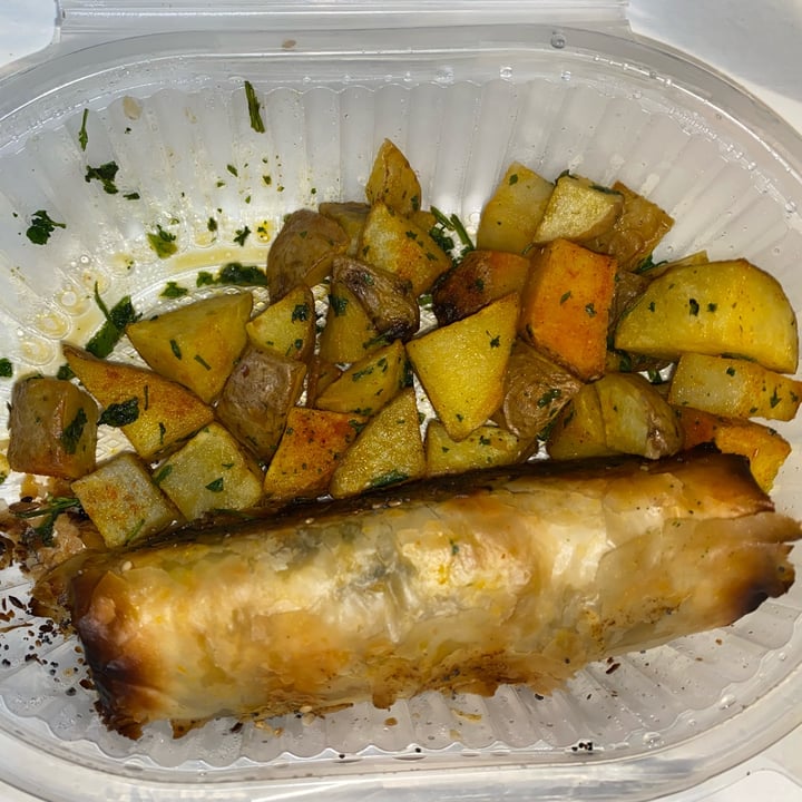 photo of Moisha Bakery Strudel de espinaca vegano shared by @sollcaruso on  24 Apr 2022 - review