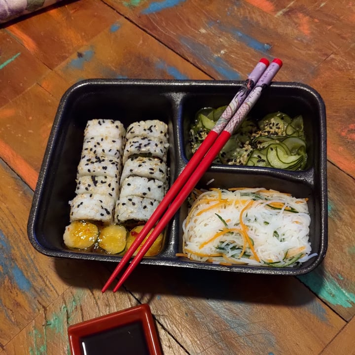 photo of Restaurante Japonês - OBENTO DO JAPA Combo Veg shared by @vancorreasic on  20 Jun 2022 - review