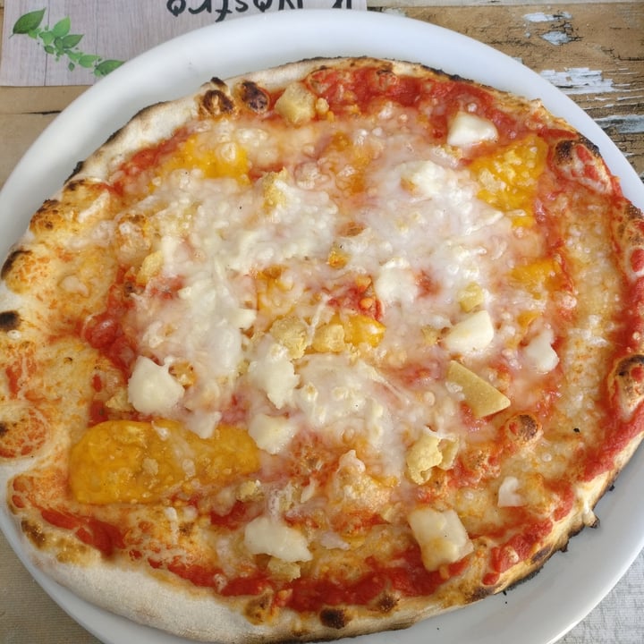 photo of Marimba street food & pizza (pizzeria Marimba) Pizza 4 formaggi e pizza asparagi e bacon shared by @papillondelacroix on  07 Apr 2021 - review