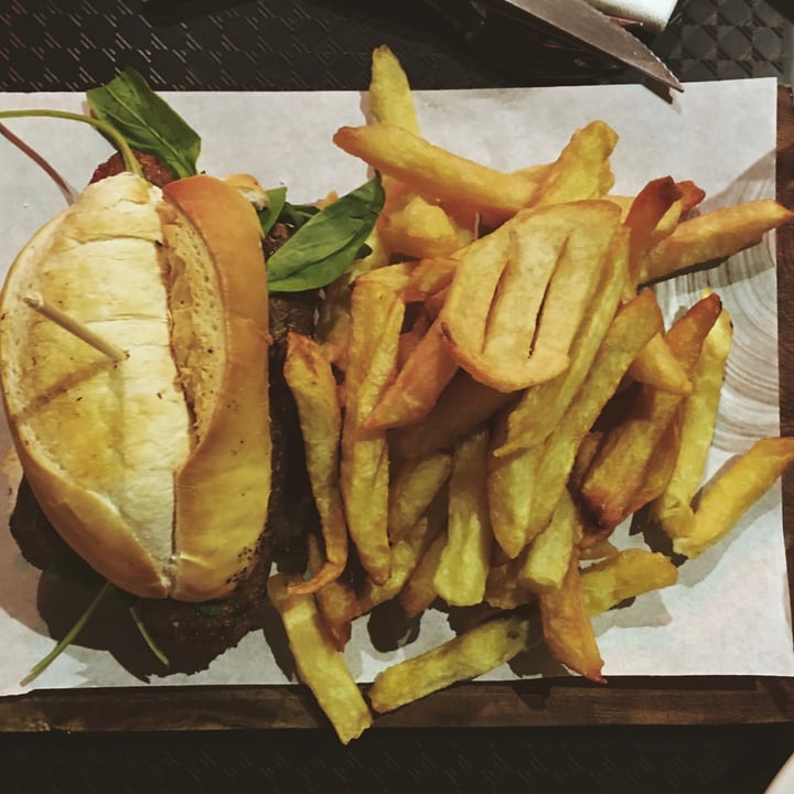 photo of Pola Choripan con jamón y queso vegano shared by @ecologiainfo on  06 Dec 2021 - review