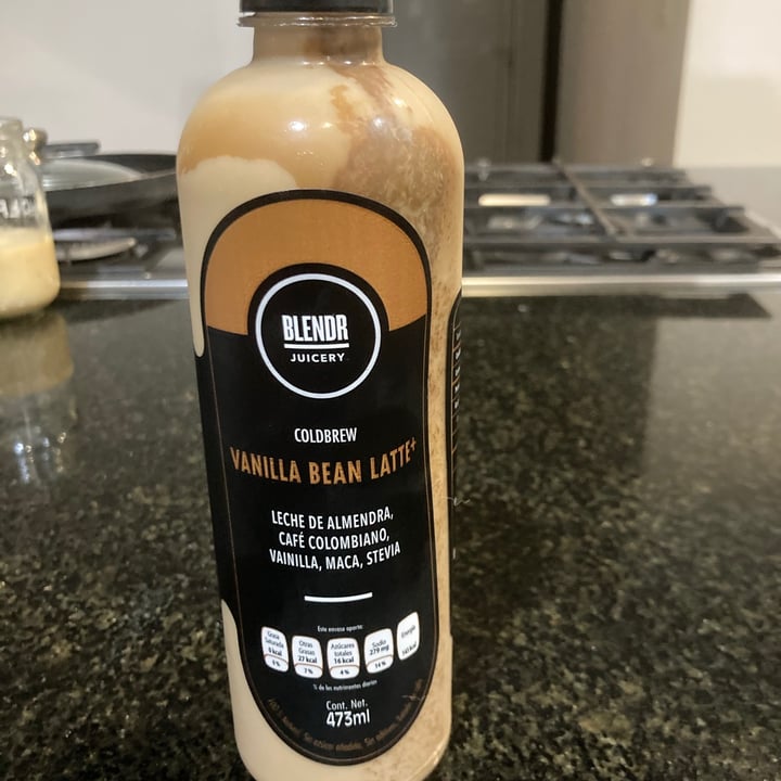 review photo of Blendr Vanilla Bean Latte shared by @vivianstry on 12 Feb 2021 - review