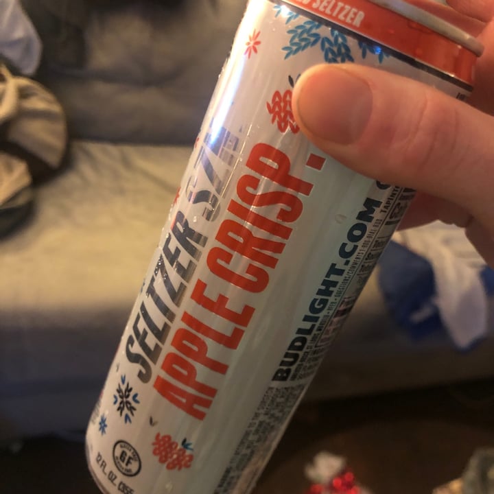 review photo of Budweiser Budlight Apple Crisp Seltzer shared by @alex on 25 Dec 2020 - review
