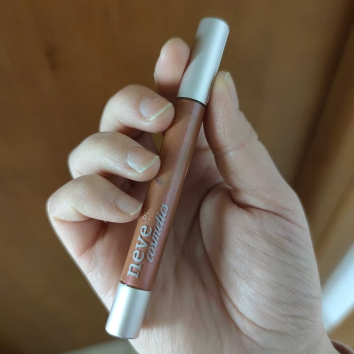 review photo of Neve Cosmetics Vernissage shared by @legiolina on 08 Apr 2021 - review
