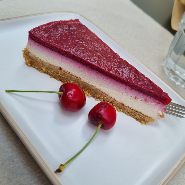 review photo of ORTO ZERO bar e tavola calda Cheesecake alla ciliegia shared by @viola227 on 09 Jun 2022 - review