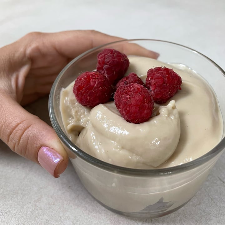 photo of Local - Your Healthy Kitchen - Avenida creme de caju com frutos vermelhos shared by @isabellaf on  06 Dec 2022 - review