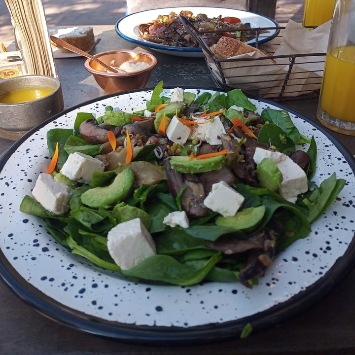 photo of GARDENIAS Ensalada de verdes tofu y hongos shared by @daif on  11 Aug 2021 - review