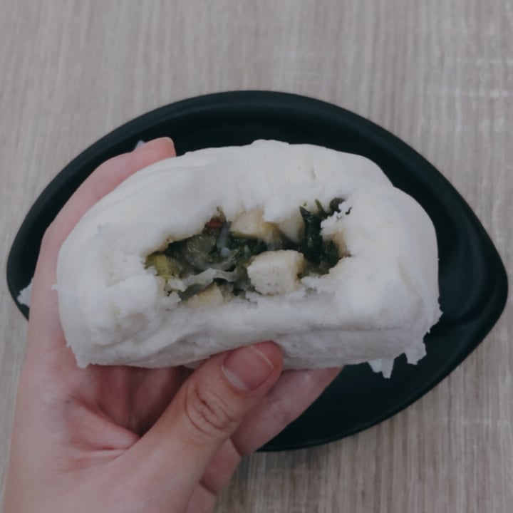 photo of Green dot Truffle Mushroom Vegetable Bun shared by @hiiamyulin on  05 Apr 2021 - review