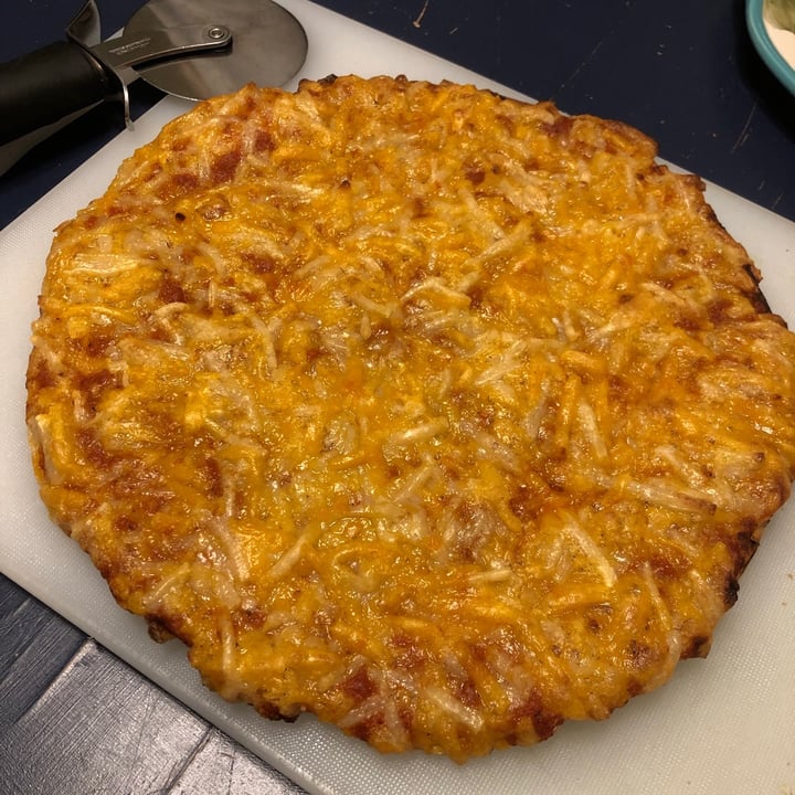 photo of Daiya Cheese pizza shared by @lindsaymcmindsay on  08 Apr 2021 - review
