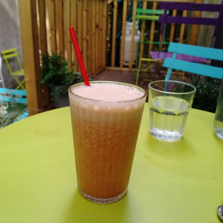 photo of Holy Cow Energizer Smoothie shared by @veganadam on  07 Sep 2022 - review