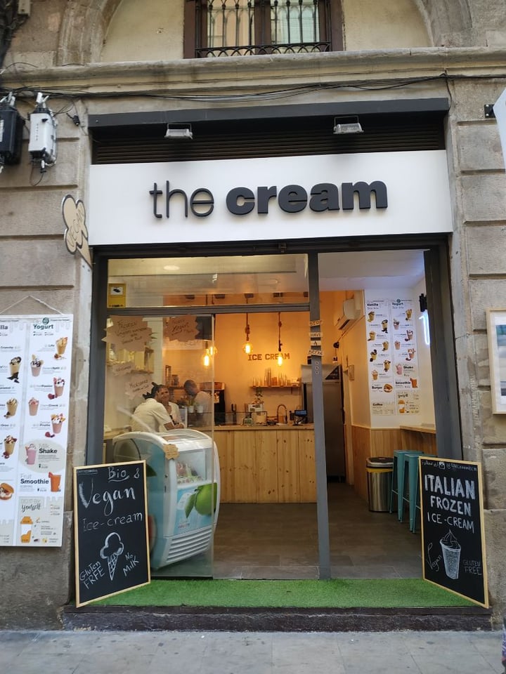 photo of The Cream Bcn Helado con frutos rojos shared by @youeatveggie on  26 Mar 2020 - review